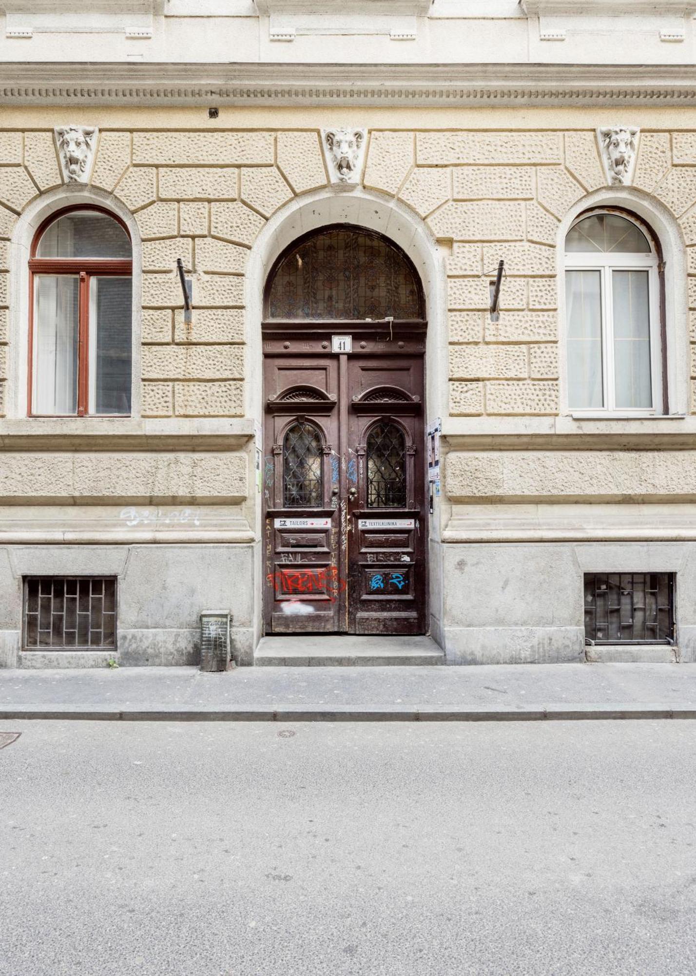 Sleek Downtown Living Apartment Budapest Exterior photo